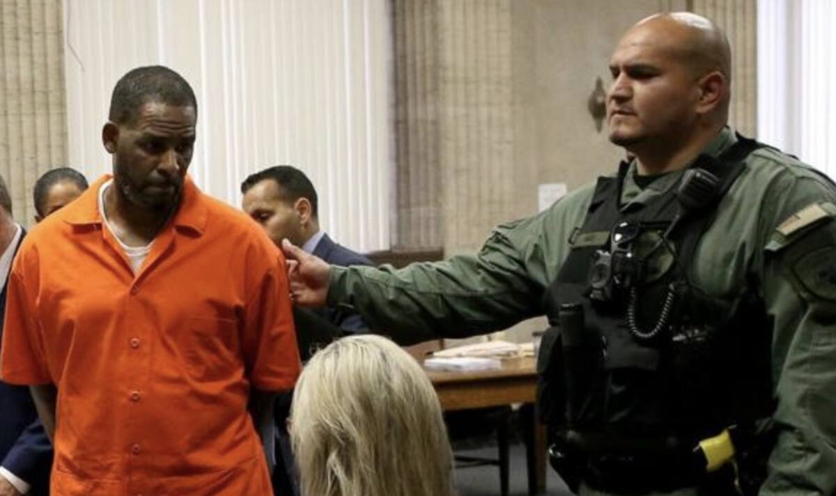 R. Kelly Enfrentando uno de los juicios - Créditos: Reproducción medios estadounidenses