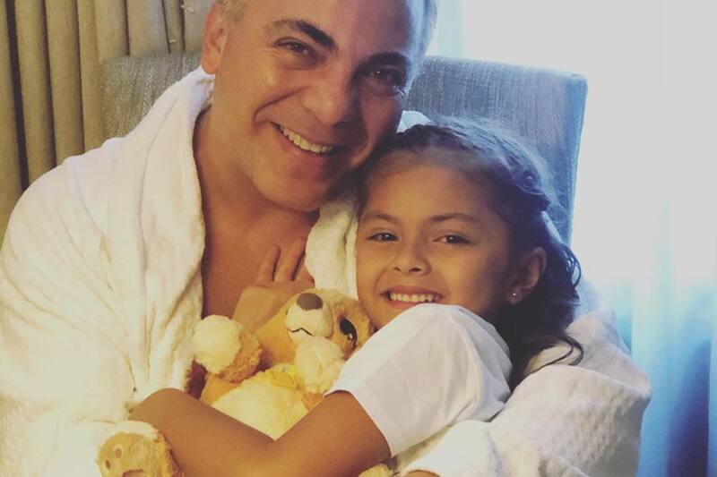 Rafaela y su padre Cristian Castro  La pequeña es una celebridad en redes sociales  - Créditos: Instagram