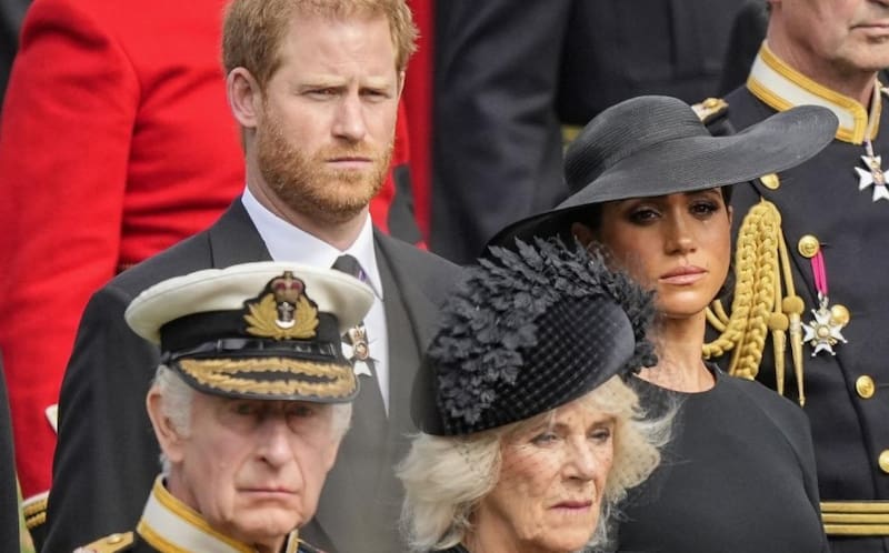 Realeza británica Meghan Markle y el príncipe Harry deberán comportarse durante la coronación - Créditos: MVT