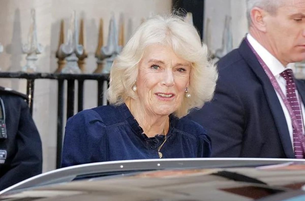 La reina Camilla es captada en la clínica donde el rey Carlos III se someterá a una cirugía