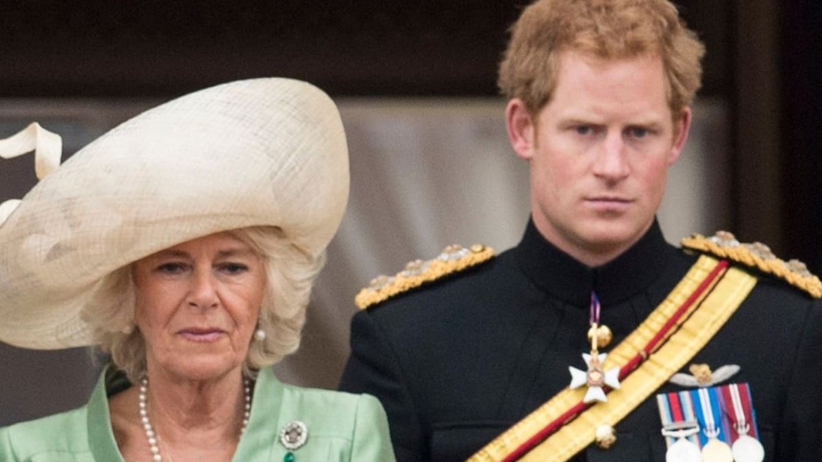 Aseguran que el príncipe Harry evitó a la reina Camilla en su visita al rey Carlos III