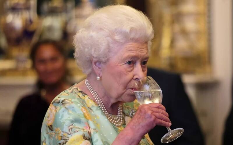 Reina Isabel II El coctel favorito de la monarca británica. - Créditos: