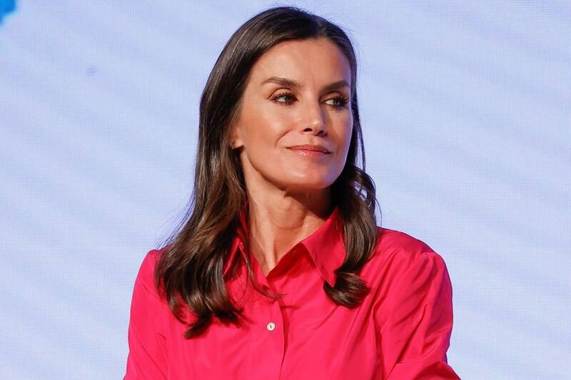Reina Letizia La monarca deslumbró con un vestido rosa fucsia en su último compromiso oficial de la semana. - Créditos: Internet