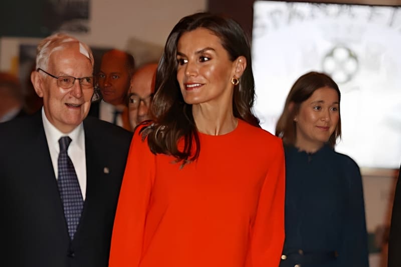 Reina Letizia La monarca recupera el conjunto naranja más favorecedor de Zara - Créditos: Internet