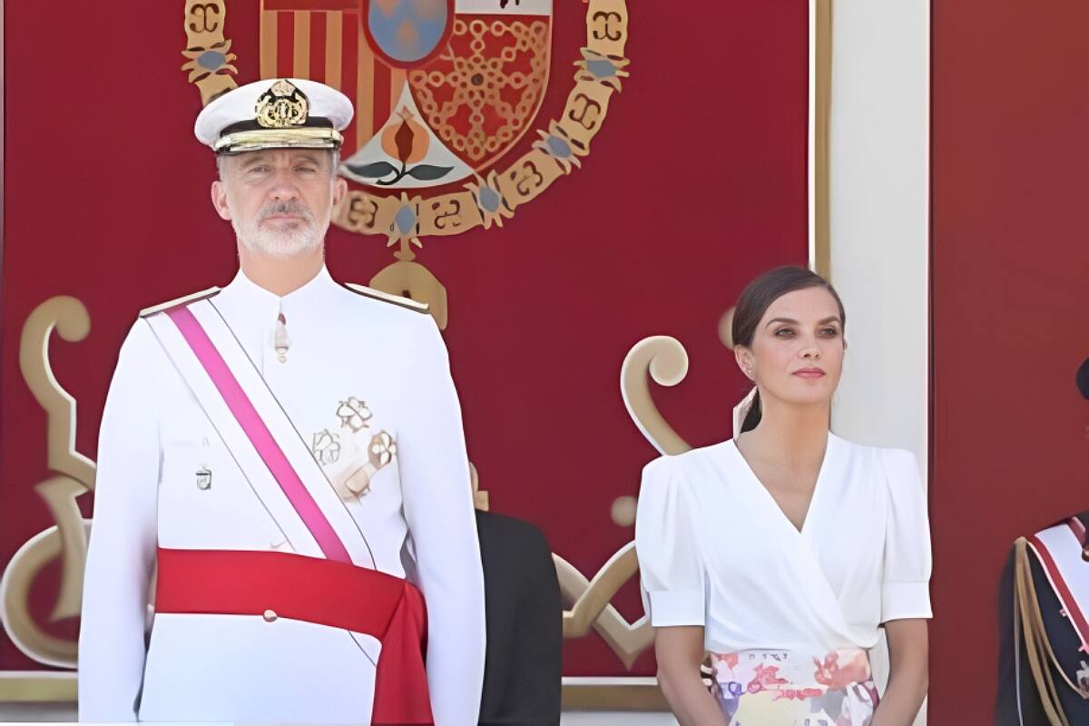 Los monarcas encabezaron el desfile de las Fuerzas Armadas en Granada.