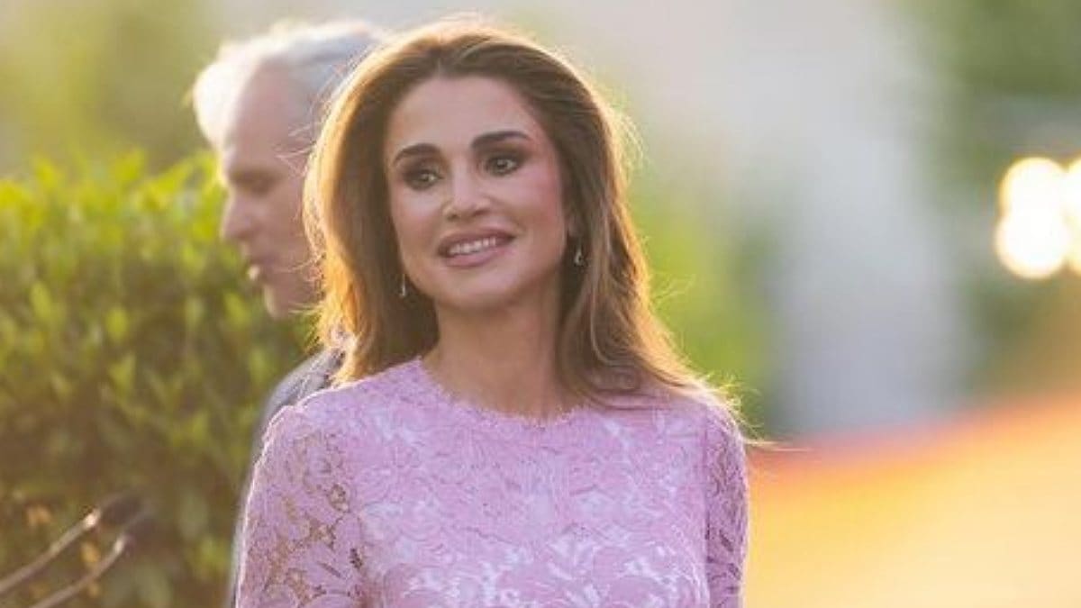 Reina Rania rinde homenaje a su nuera Rajwa Al Saif con espectacular vestido de encaje