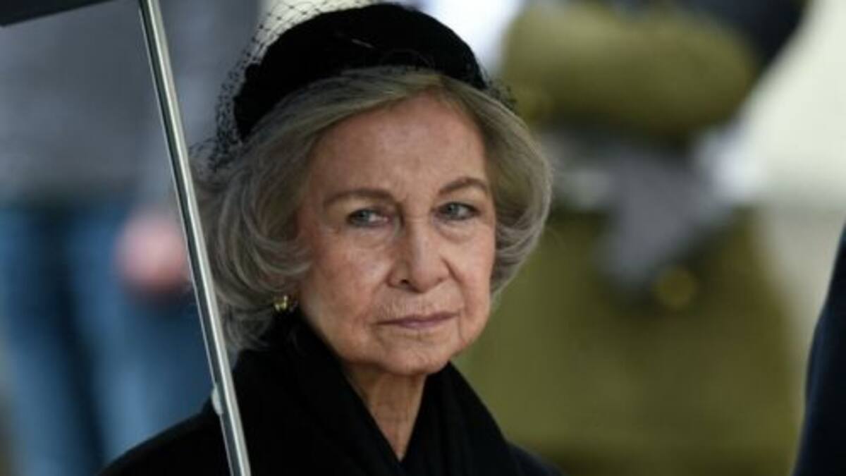 Reina Sofía de España rompe en llanto en medio de un acto público