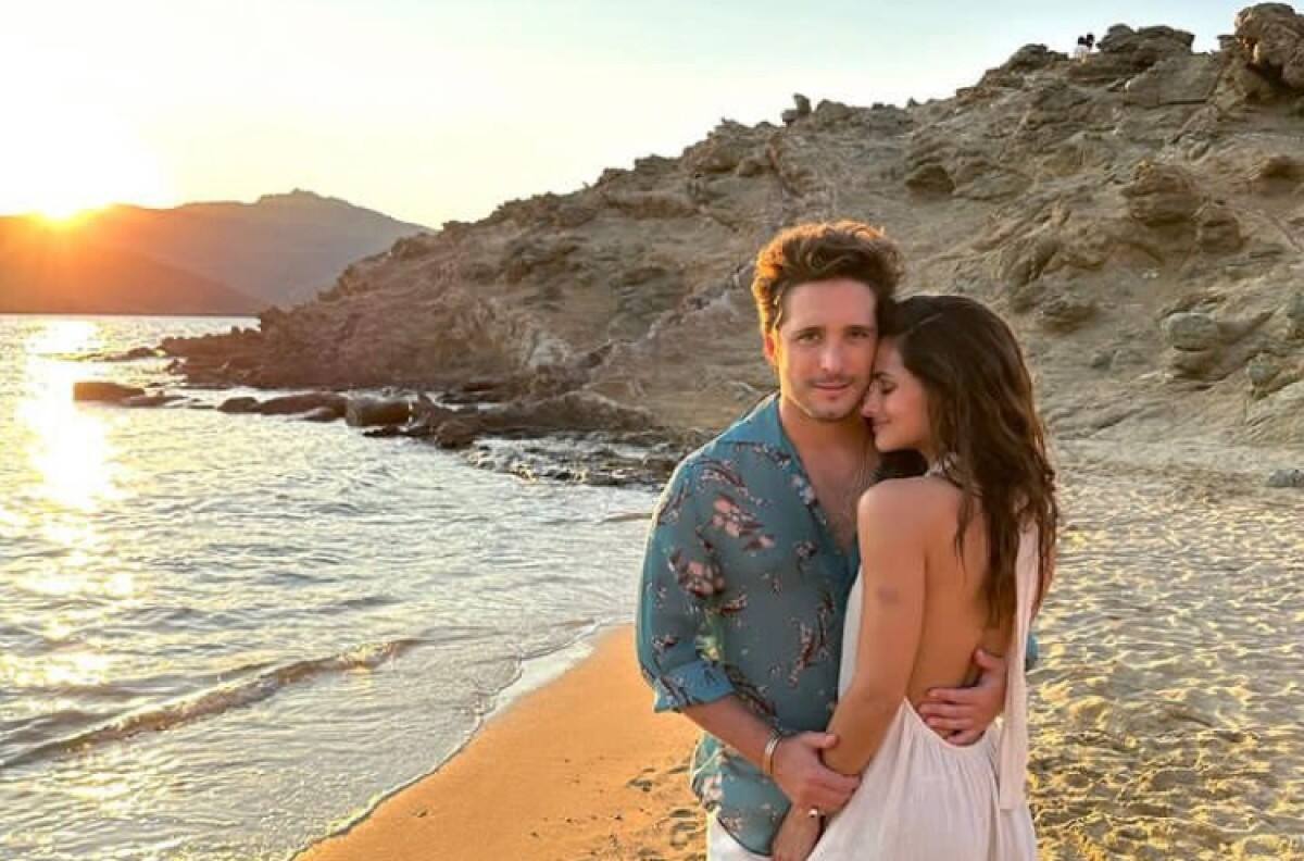 Diego Boneta y Renata Notni presumen su amor con divertidas vacaciones en Israel