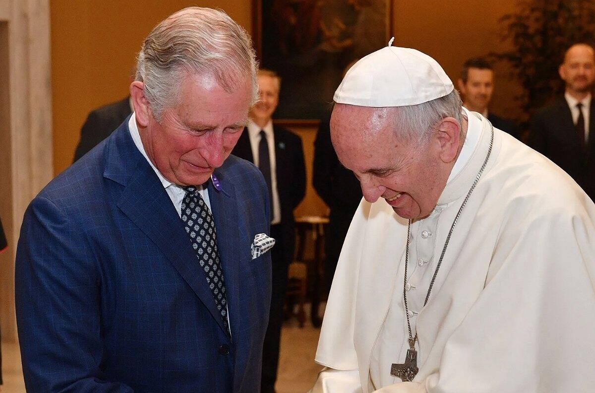 El valioso regalo que el Papa Francisco le dio al rey Carlos por su coronación