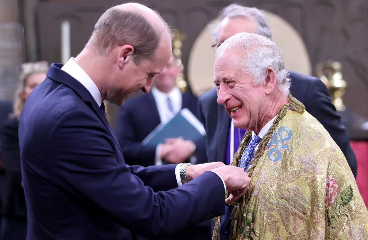 La cuenta oficial de la familia real británica publicó esta tierna foto del Rey Carlos junto a su primogénito, el príncipe William, para celebrar su cumpleaños.
