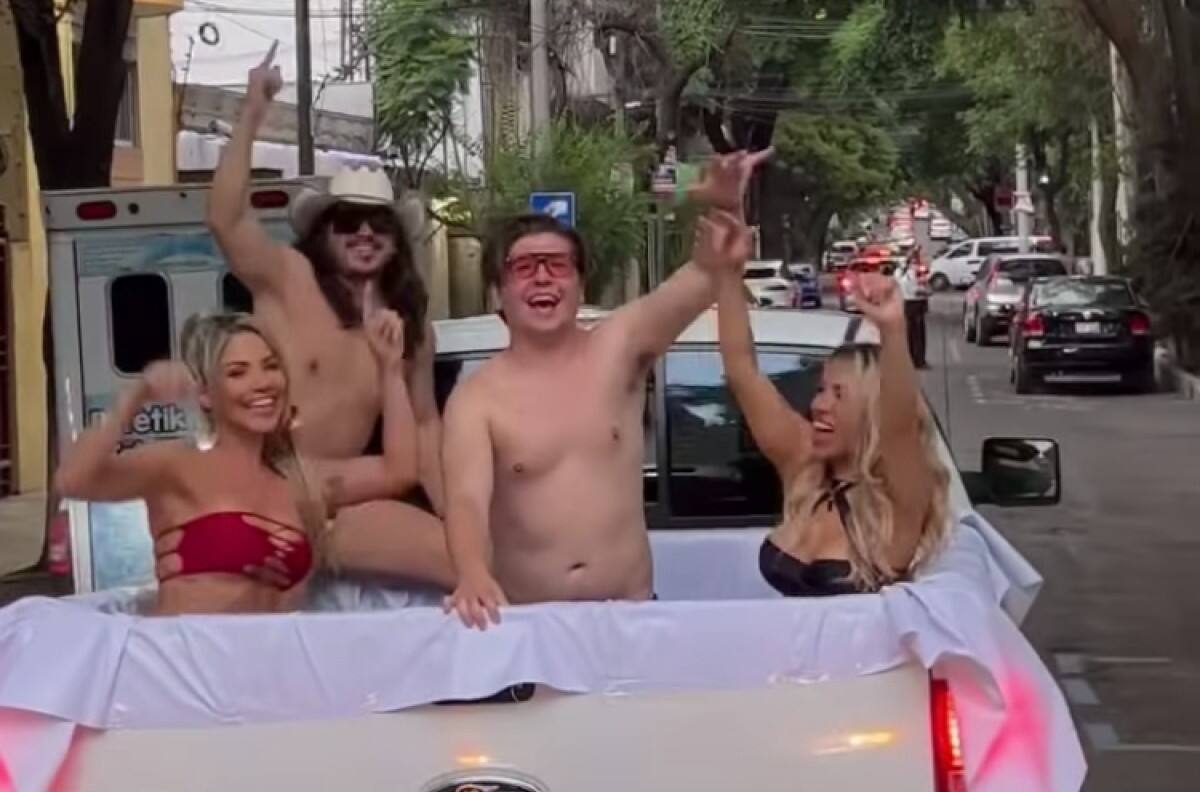 Rey Grupero termina el verano con divertida pool party rodante