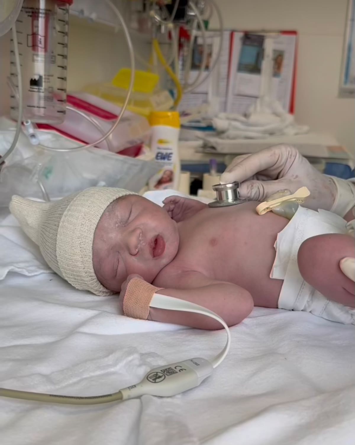 La modelo mostró por primera vez a su pequeño hijo.