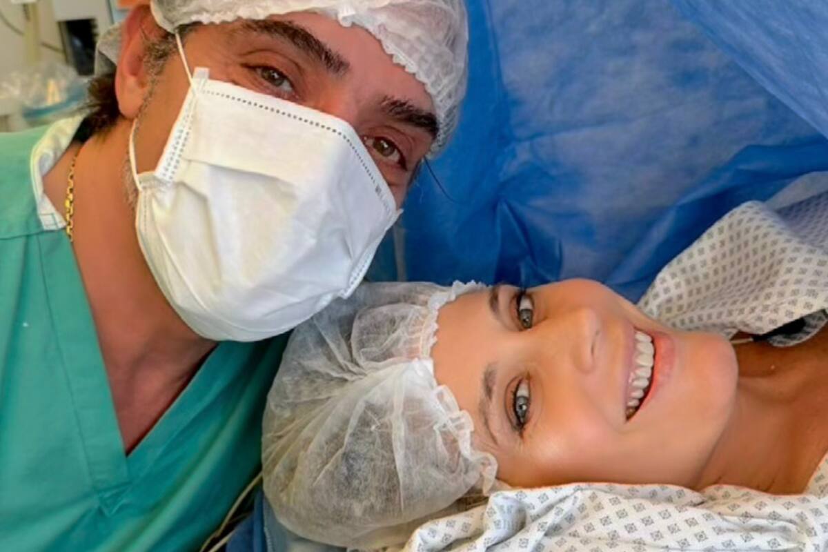 La pareja le dio la bienvenida a su primer hijo.