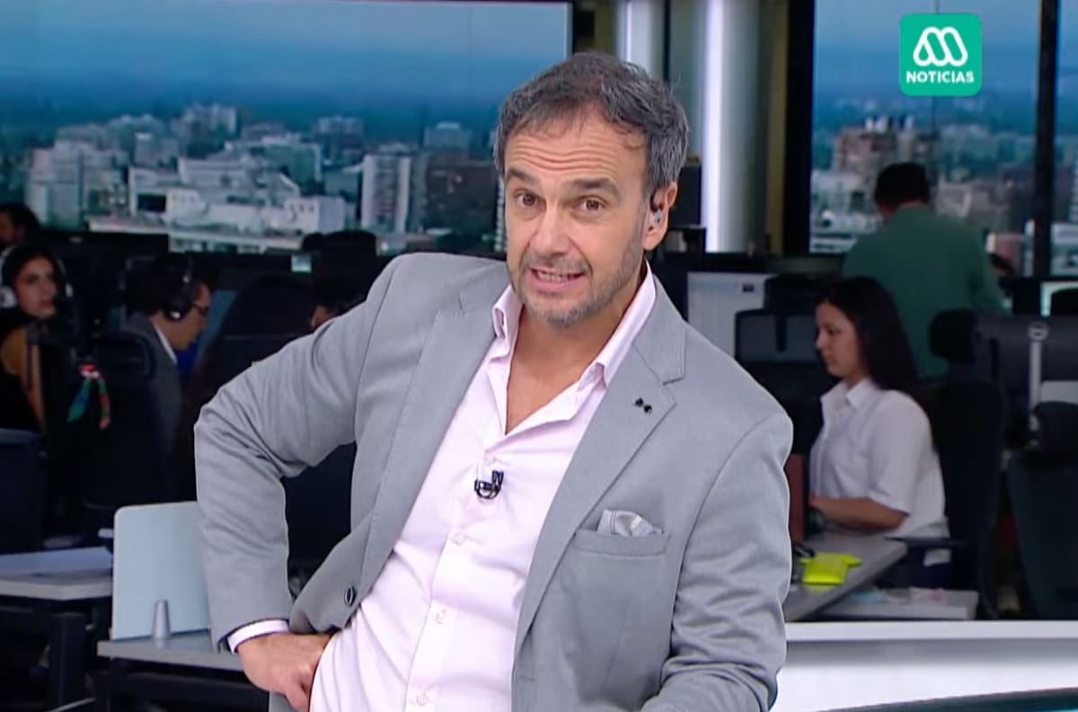 ¡Rodrigo Sepúlveda ni se inmutó! Transeúnte irrumpe en despacho con duros insultos contra Kast y Mega: “Farsantes cul…”