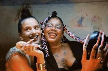 Rosalía y Tokischa ¡se besan!