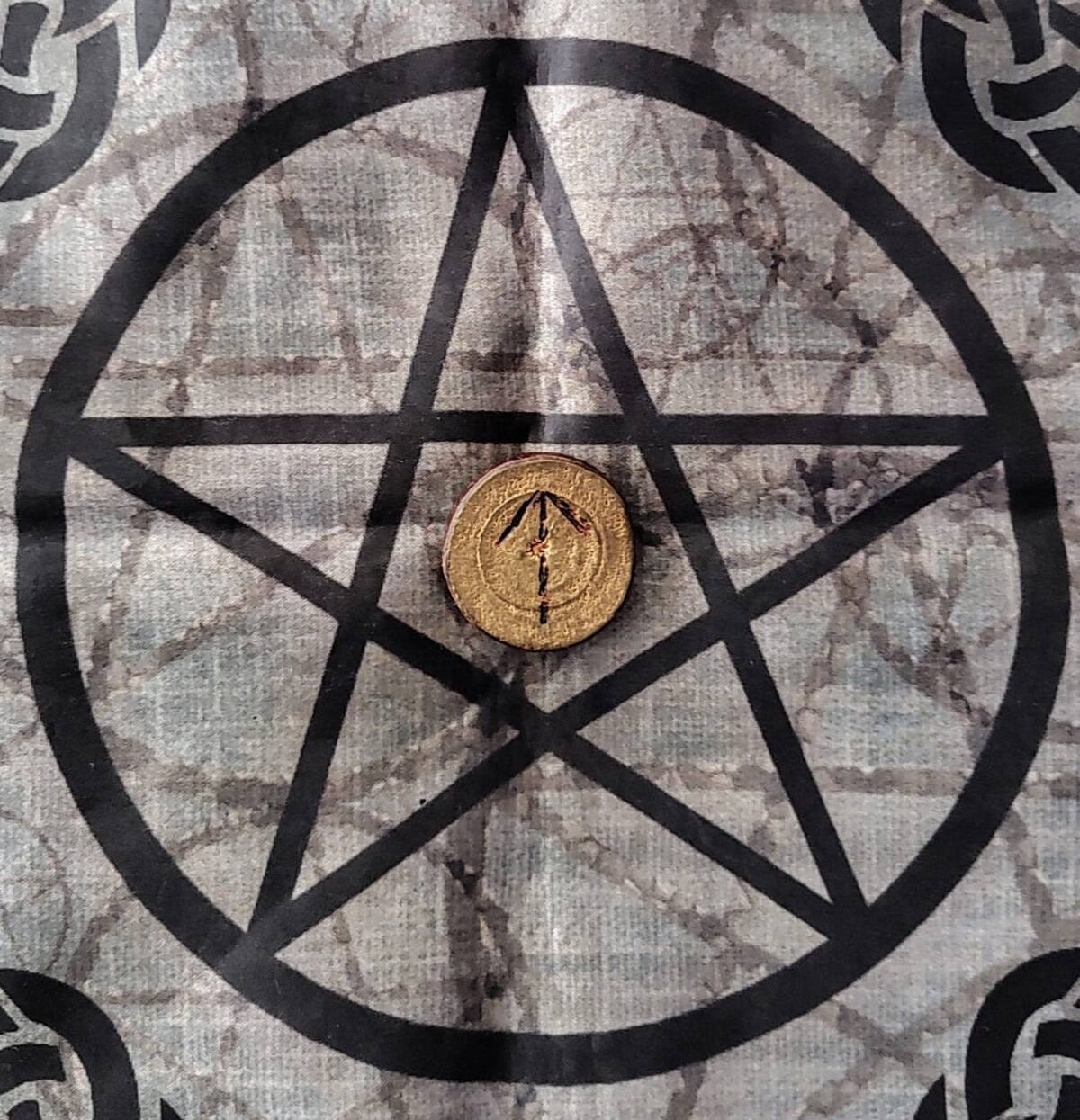 Esta es la runa Tyr.