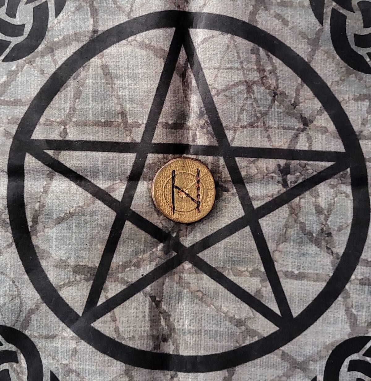 Así se ve la runa Hallagaz.