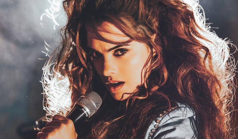 la actriz y exbailarina que interpreta a Gloria Trevi en su serie.