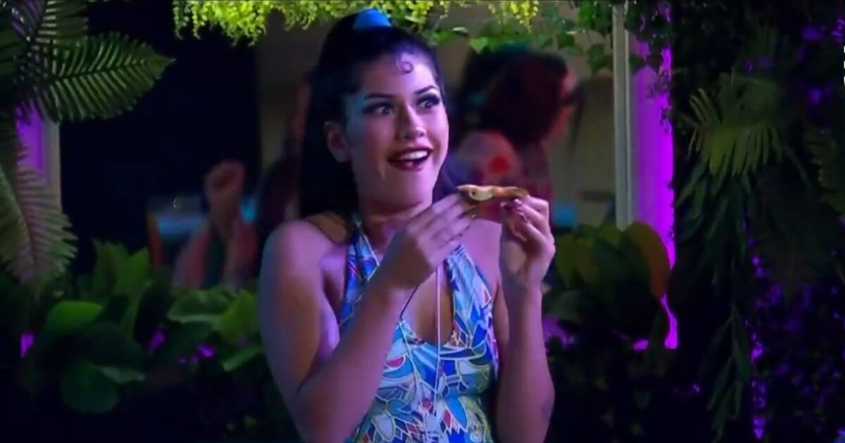 Scarlette reaccionando al beso de Constanza y Fede en "Gran Hermano" Chile.
