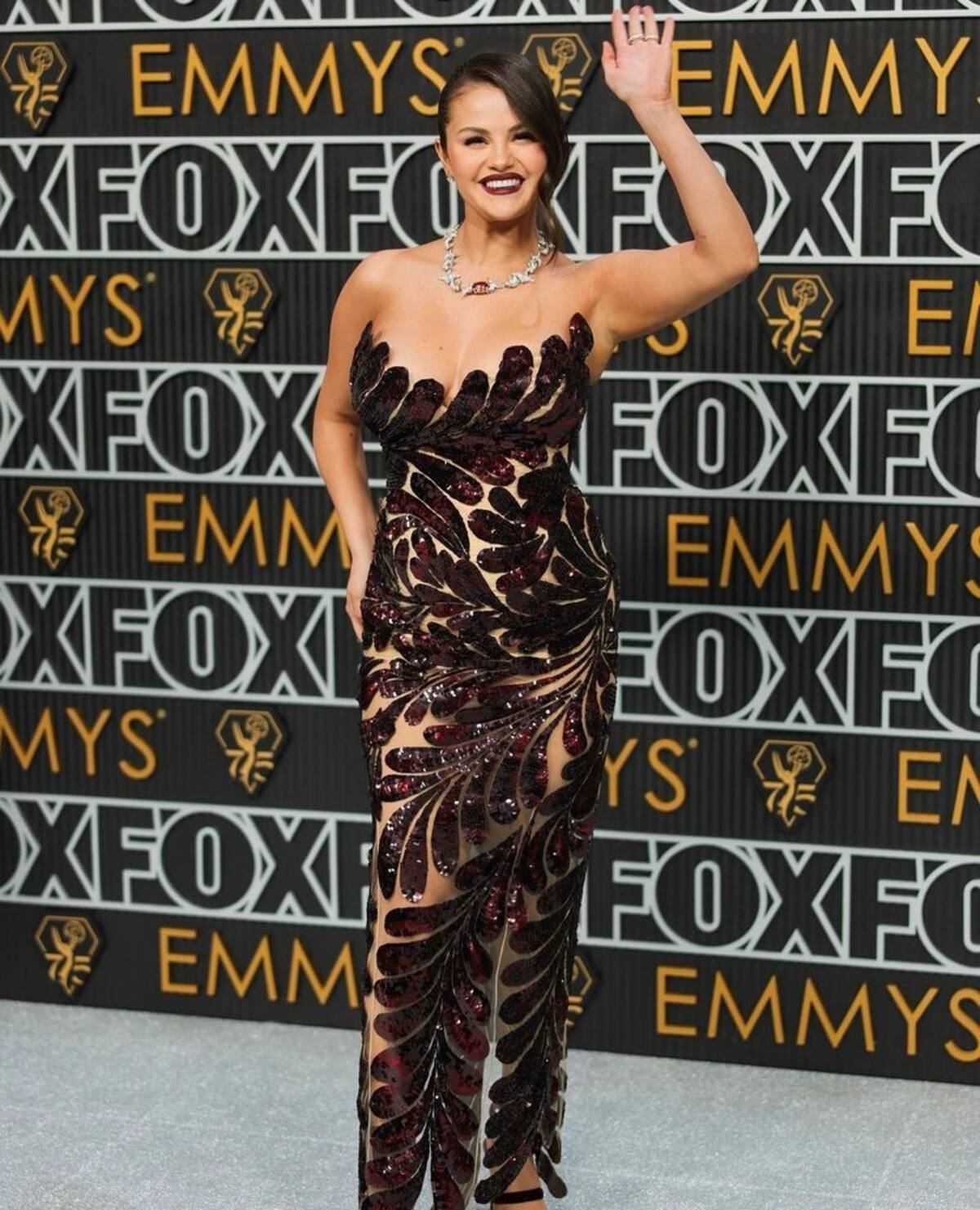 Selena Gómez se lució con su vestido.