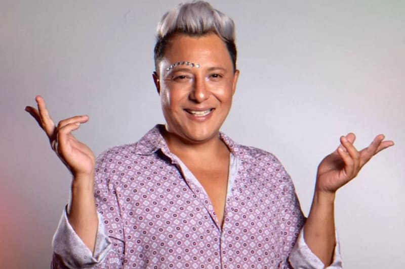 El periodista llega a importante estelar de farándula.