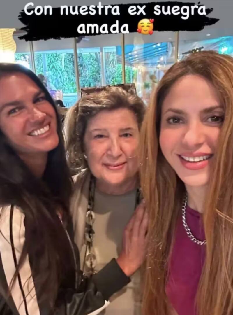 Shakira junto a su ex suegra, la mamá de Antonio de la Rúa.