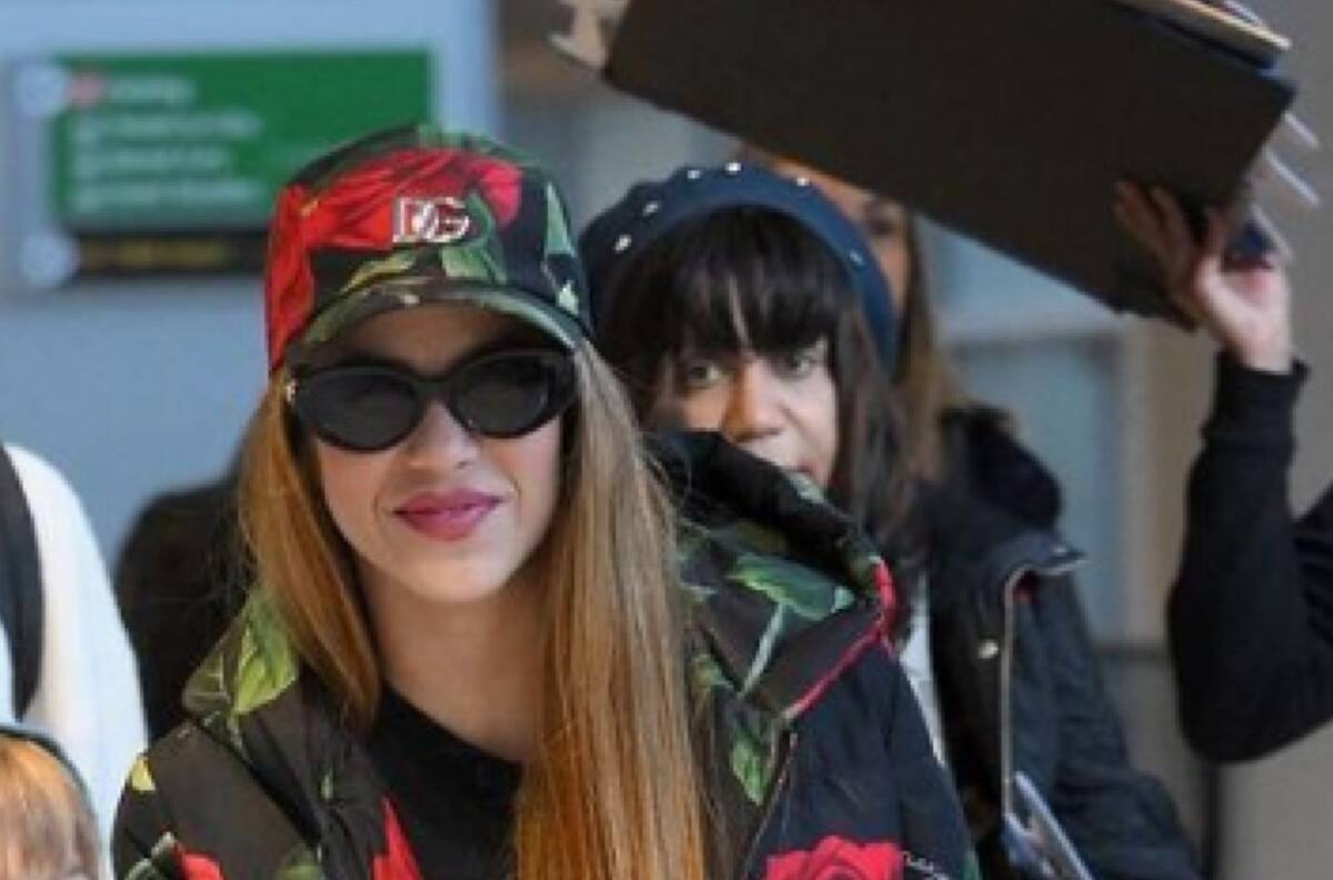 Shakira es captada de lo más sonriente junto a sus hijos llegando a Nueva York