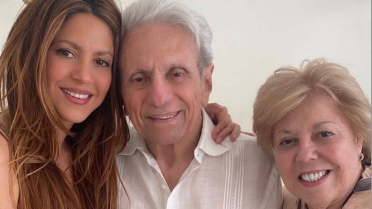 Padres de Shakira abandonan España de manera definitiva tras retrasar su vuelo por varios días