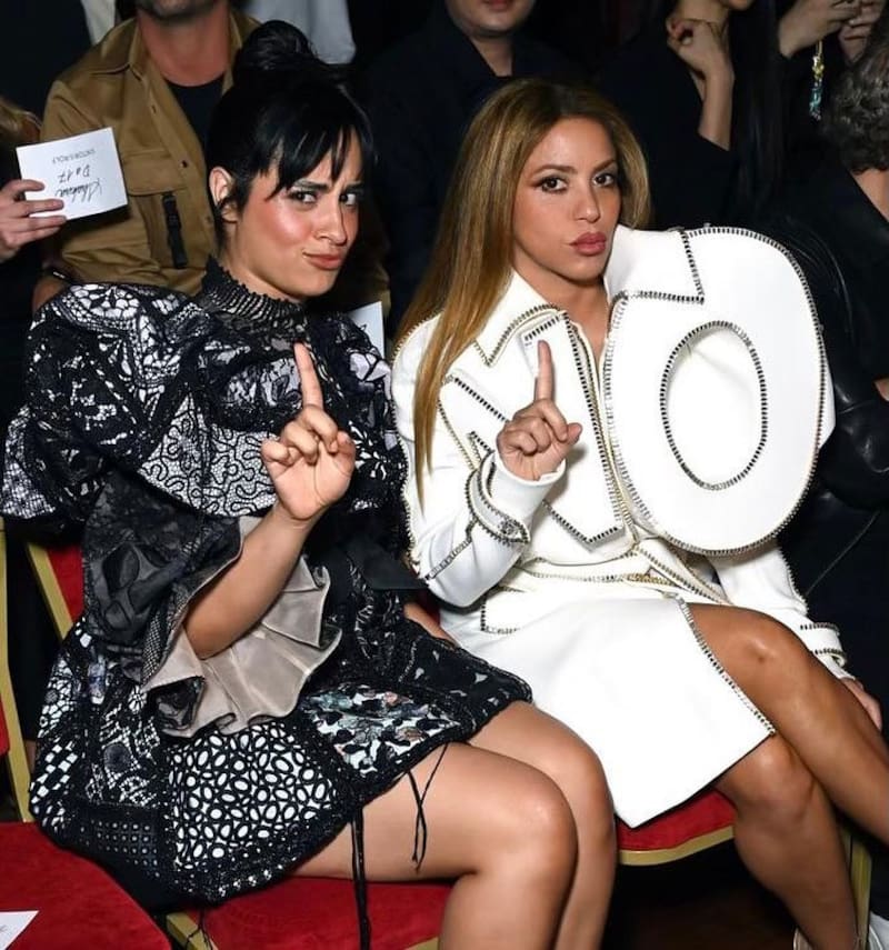 Las artistas se dejaron ver en la Semana de la Moda de París.