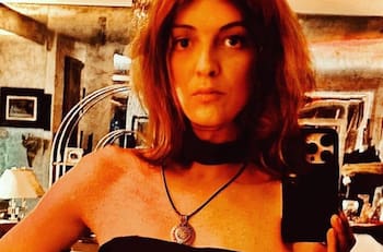 Sheila Devil, hija de Camilo Sesto, muestra el interior de su casa y preocupa