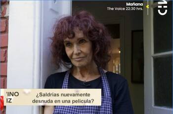 Con una “pequeña selva” y una gran colección de libros: Conoce la acogedora casa de Shlomit Baytelman