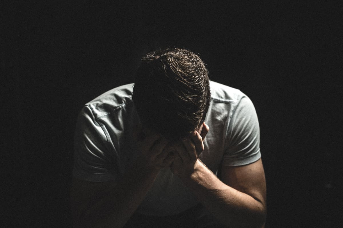¿Eres alguien que odia llorar en público?