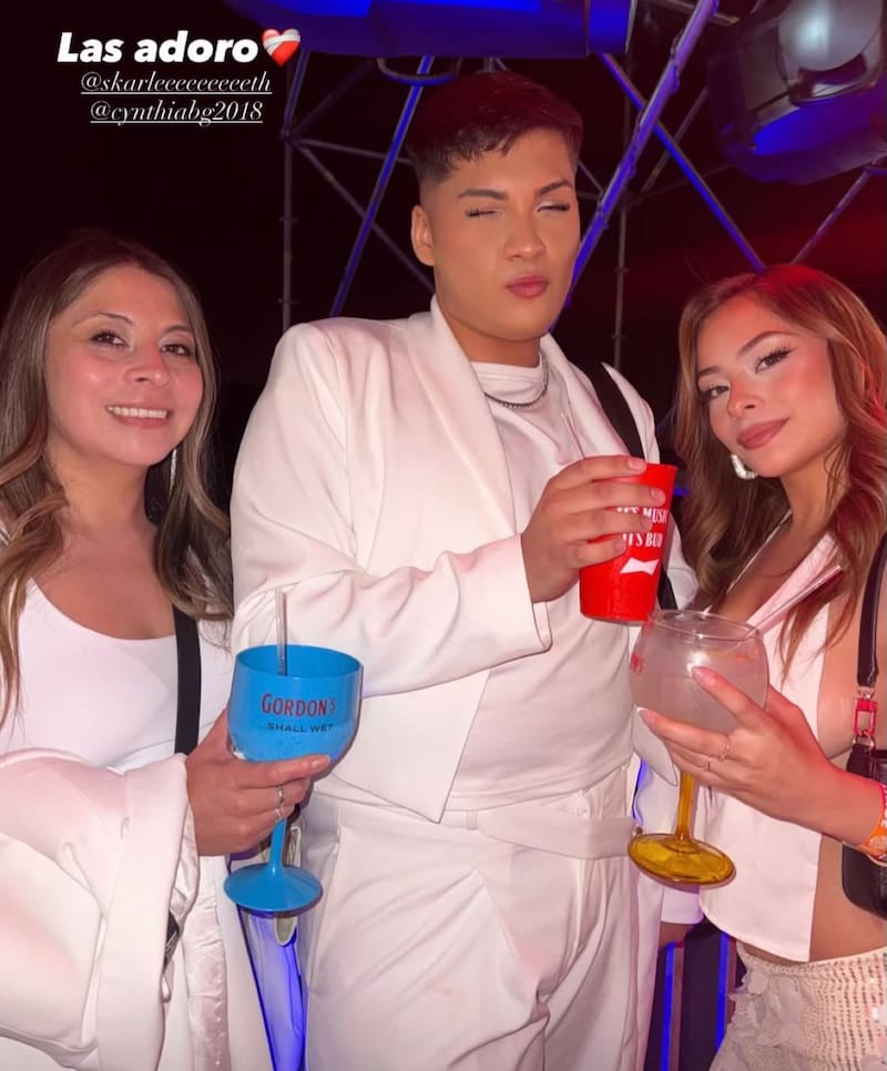 La ex Gran Hermano deslumbró junto a su madre.