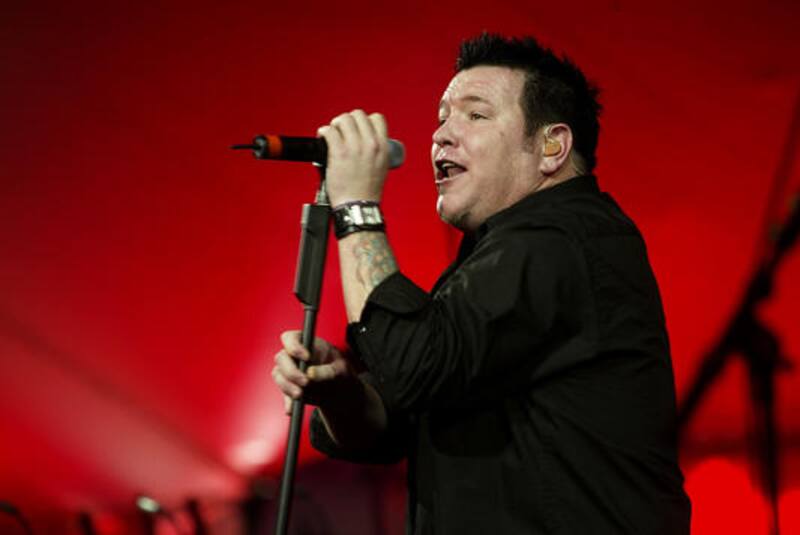 Murió el cantante de Smash Mouth, autores de la recodada banda sonora de "Shrek".