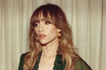 "Nunca he tocado en un festival tan grande": Suki Waterhouse en Lollapalooza Chile