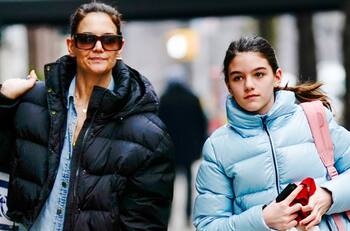 Suri, hija de Katie Holmes y Tom Cruise, derrocha estilo en Nueva York