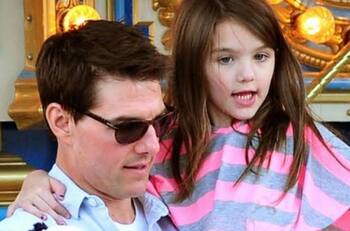 Hija de Tom Cruise y Katie Holmes planea su vida universitaria alejada cada vez más de su padre