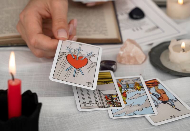 Lectura de una carta del Tarot para cada signo del zodiaco para el domingo 1 de octubre de 2023