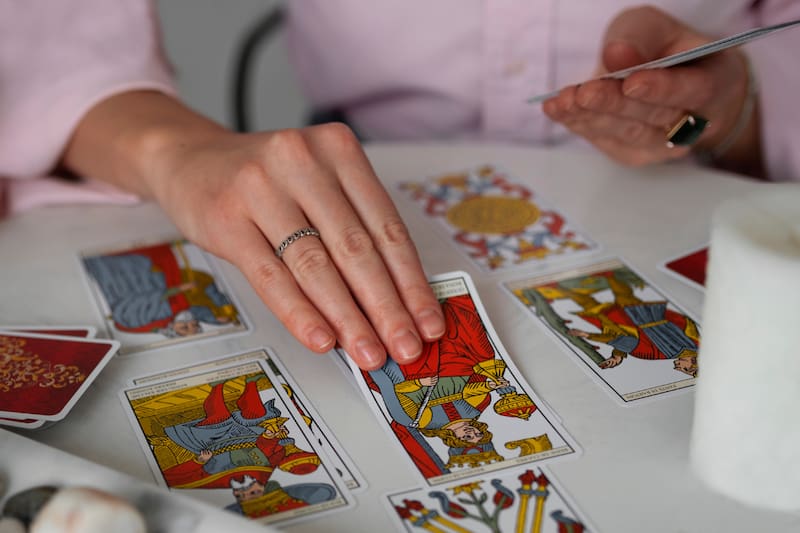 Escoge una carta y recibe un consejo para este 9 de julio.