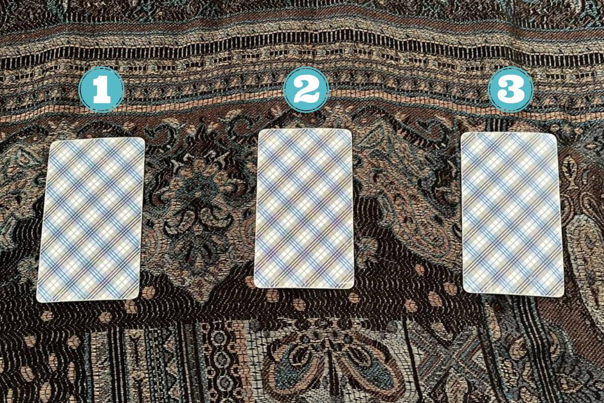 Elige una de las cartas para recibir un consejo para este 3 de junio.