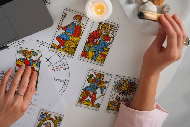 Conecta con las cartas del Tarot y recibe un consejo para este 8 de agosto.