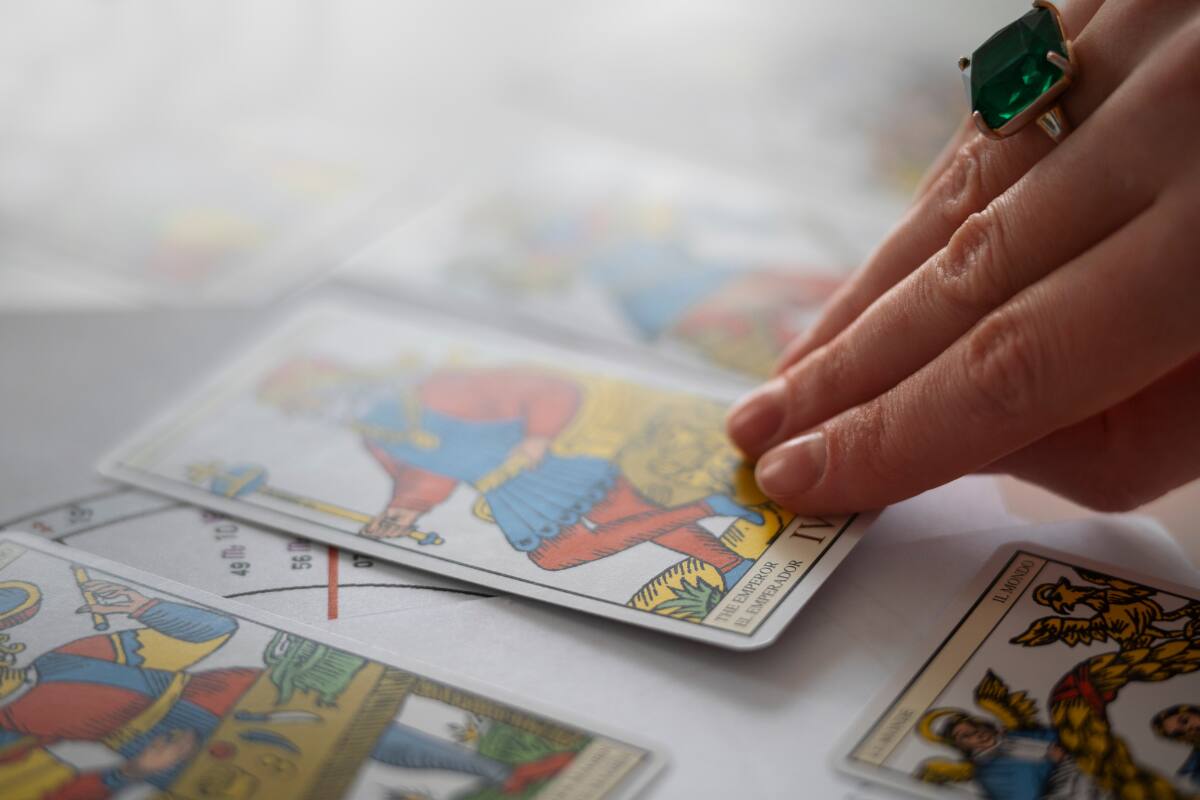 Elige intuitivamente una carta del Tarot y recibe un consejo para este viernes.