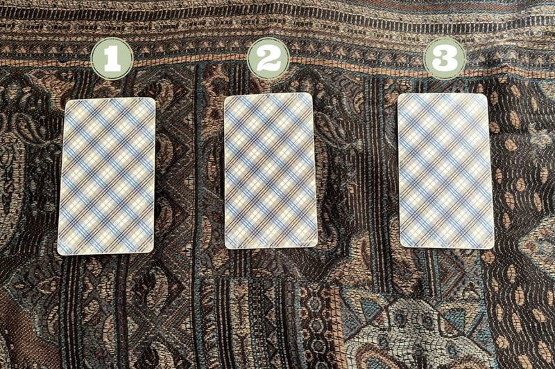 ¿Qué carta llama más tu atención? Elige una y recibe un consejo para hoy.