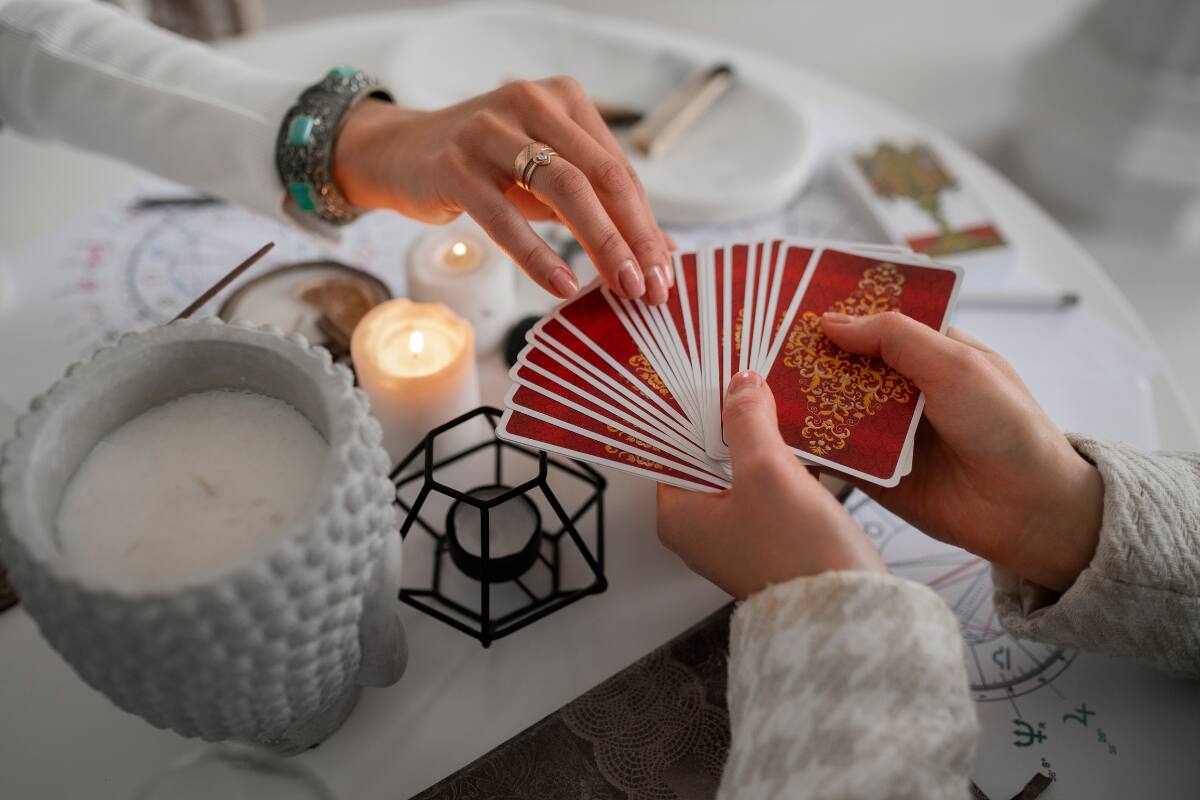 Escoge una de las cartas y recibe un consejo para este 8 de junio.
