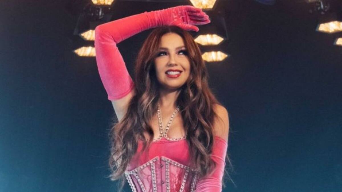 Thalía sufre incómodo momento al quedar en ropa interior en un lugar público