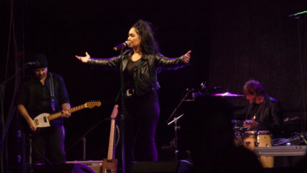 The Como la Flor Band: Una década de rendir tributo a Selena