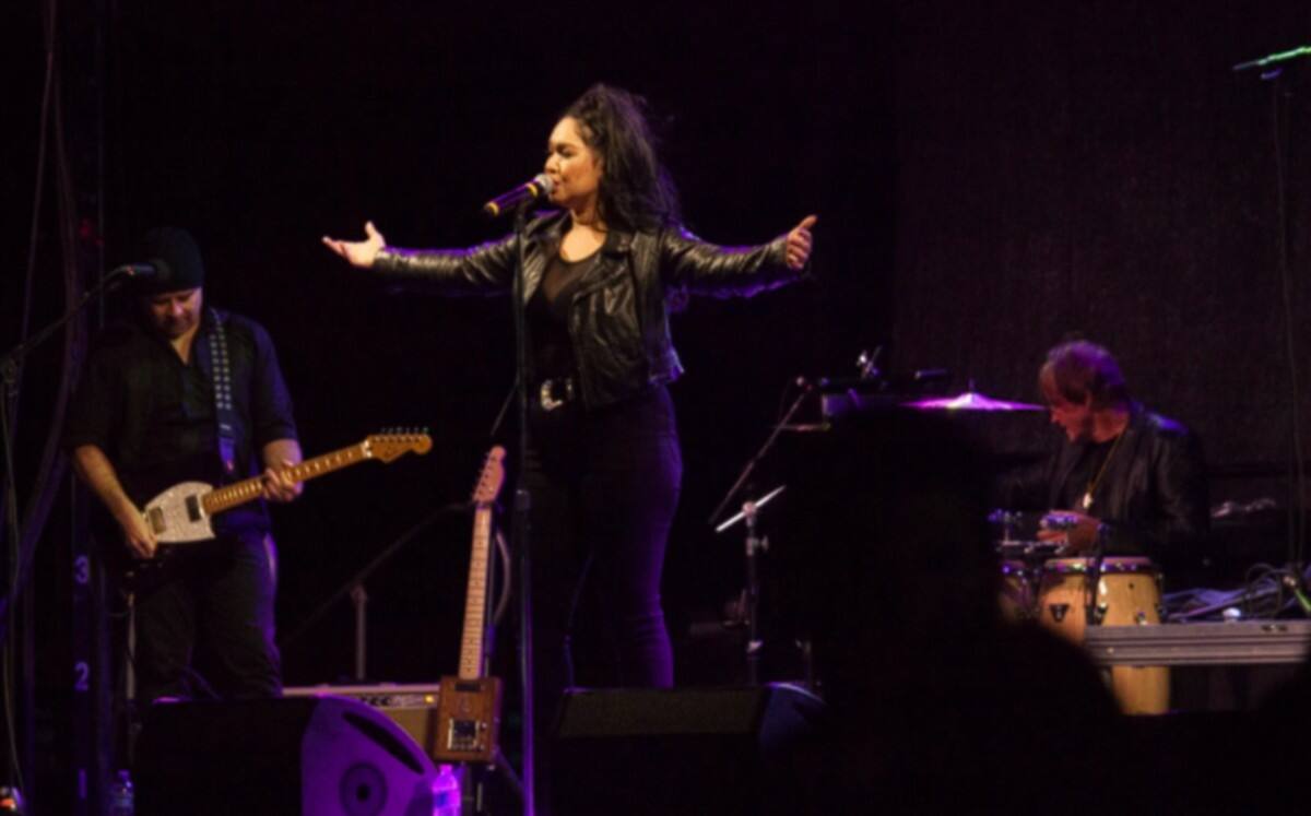 The Como La Flor Band El grupo se formó para interpretar las canciones de "la reina del Texmex" - Créditos: selenatribute.net