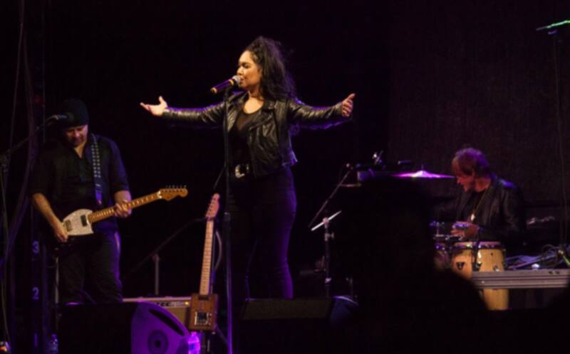 The Como La Flor Band El grupo se formó para interpretar las canciones de "la reina del Texmex" - Créditos: selenatribute.net