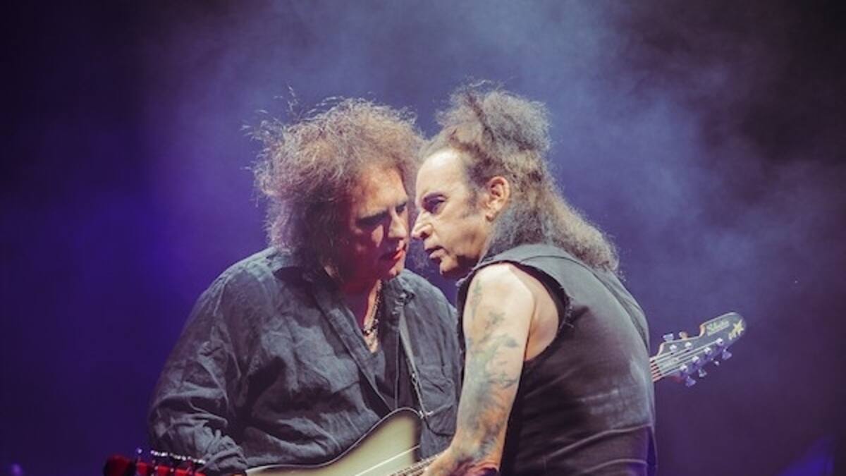 Al parecer se arrepintió: Simon Gallup anuncia que sigue siendo bajista de The Cure