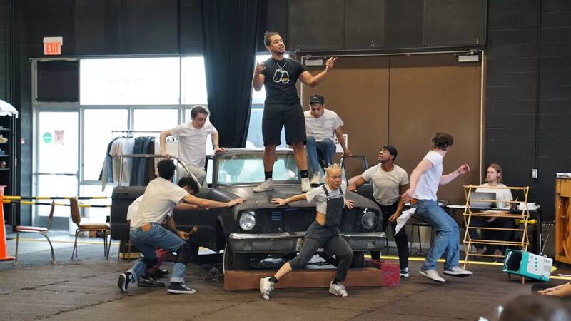 El elenco de la obra en un ensayo